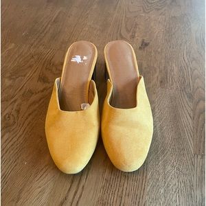 Women's  Slip on Mules Shoe- Universal Thread - Size 8